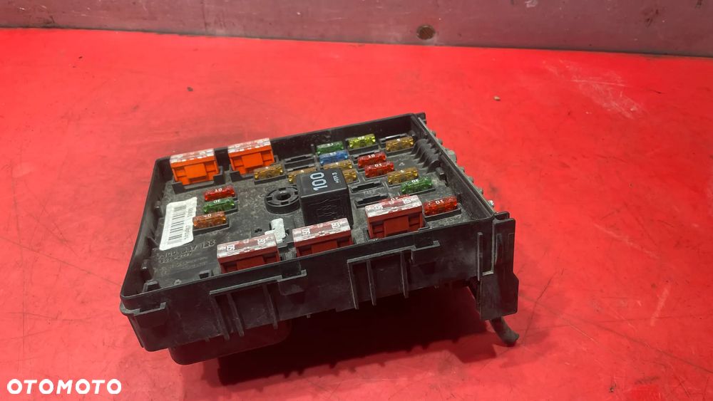 VW PASSAT B6 SKRZYNKA BEZPIECZNIKÓW 3C0937125 - 4