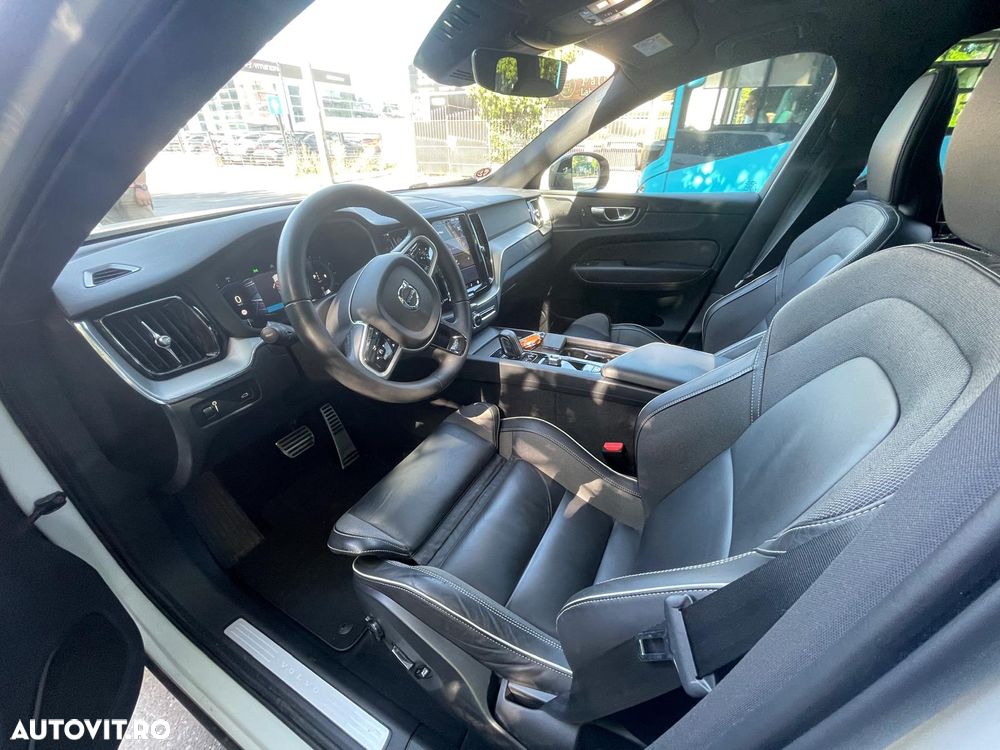 Volvo XC 60 B4 MHEV AT8 FWD R-Design - 24