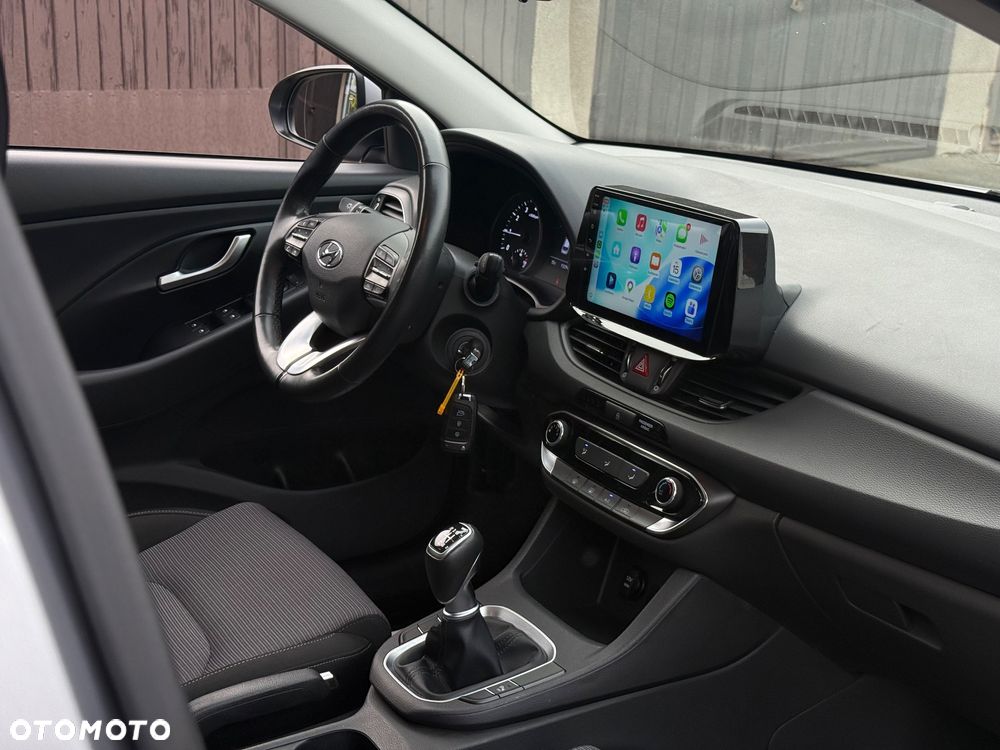 Hyundai i30 1.5 DPI Classic + - 15