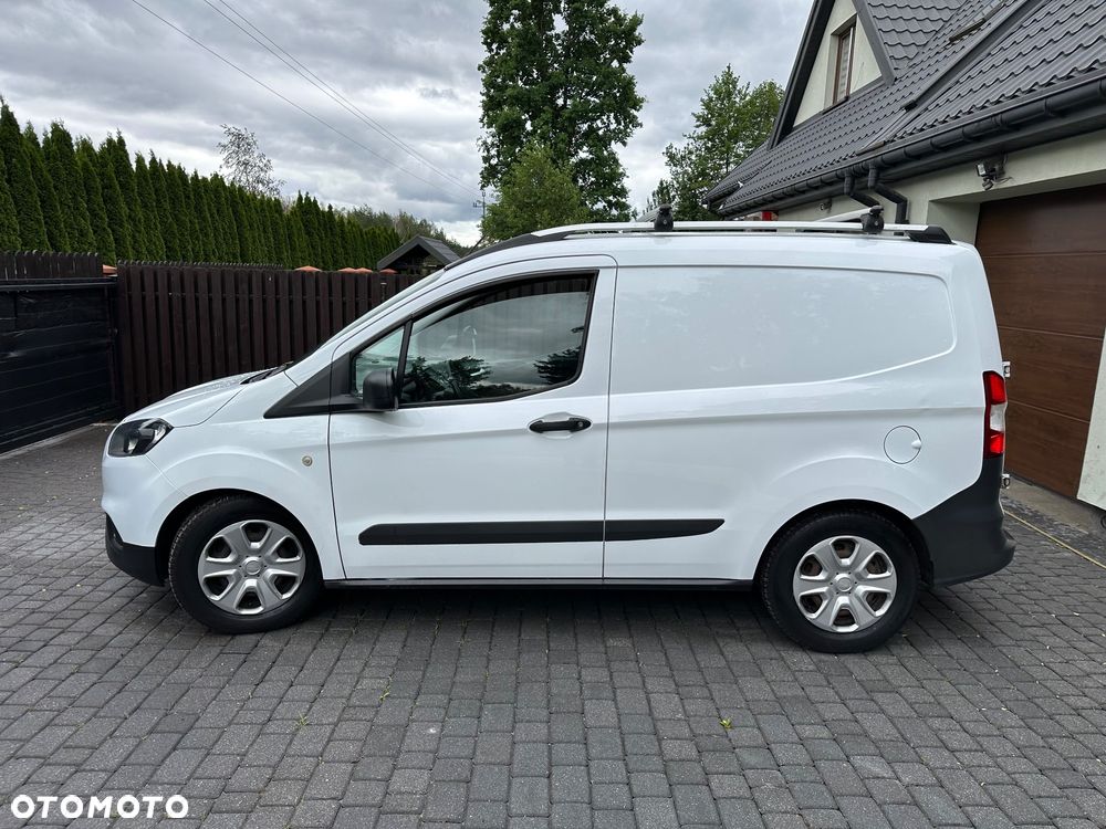 Ford Transit Courier - 11