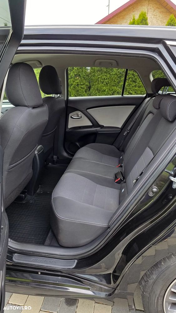 Toyota Avensis - 12