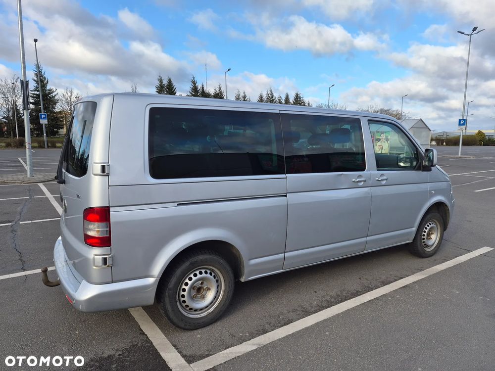 Volkswagen Caravelle - 8