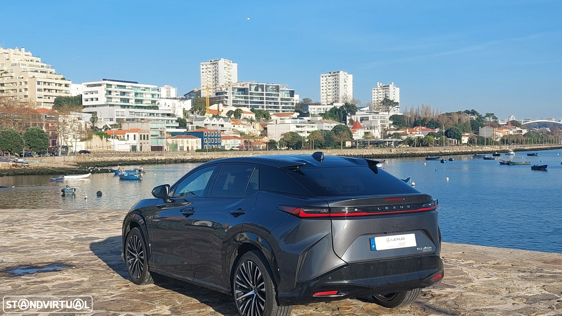 Lexus RZ 450e Luxury - 3