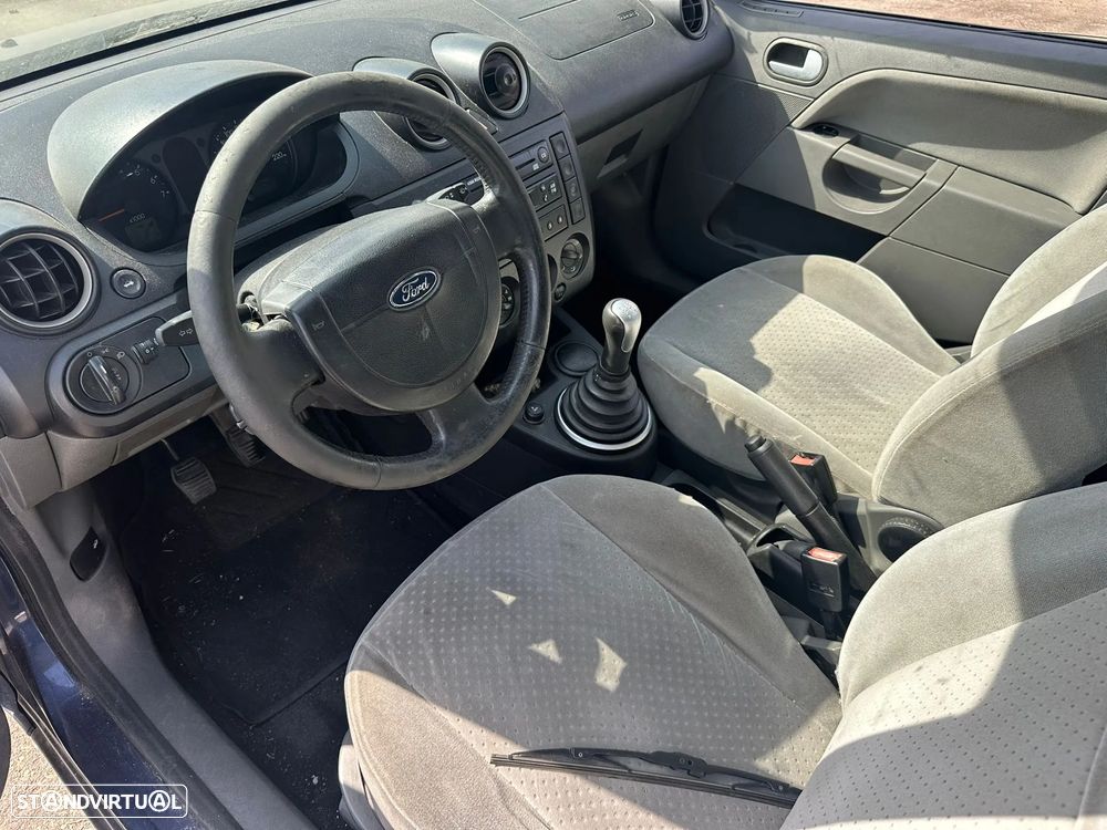 Ford Fiesta V 1.2i de 2003 para peças - 5