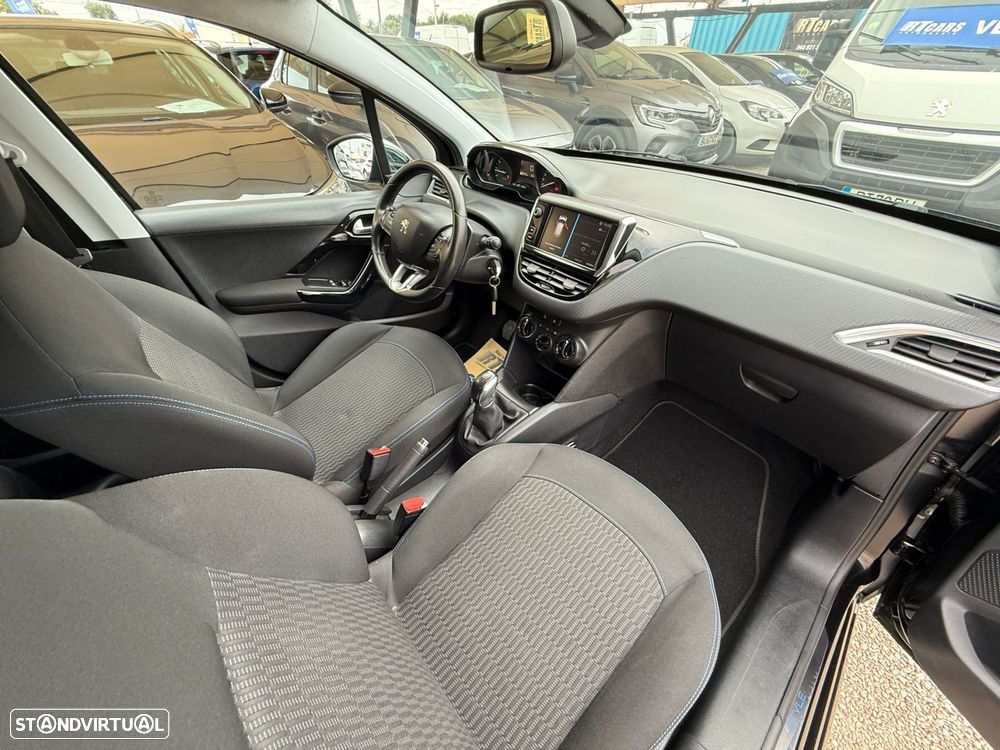 Peugeot 208 1.2 PureTech Style - 30