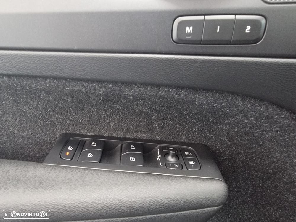 Volvo XC 40 2.0 D3 Momentum Plus Geartronic - 24