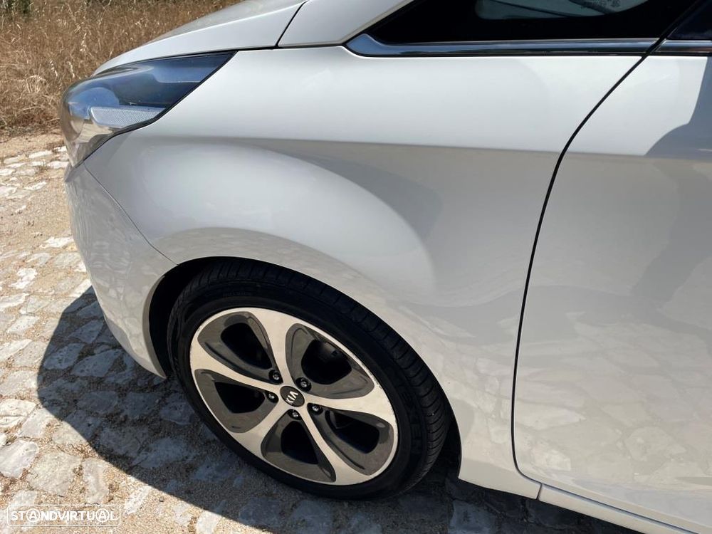 Kia Carens 1.7 CRDi ISG TX - 8