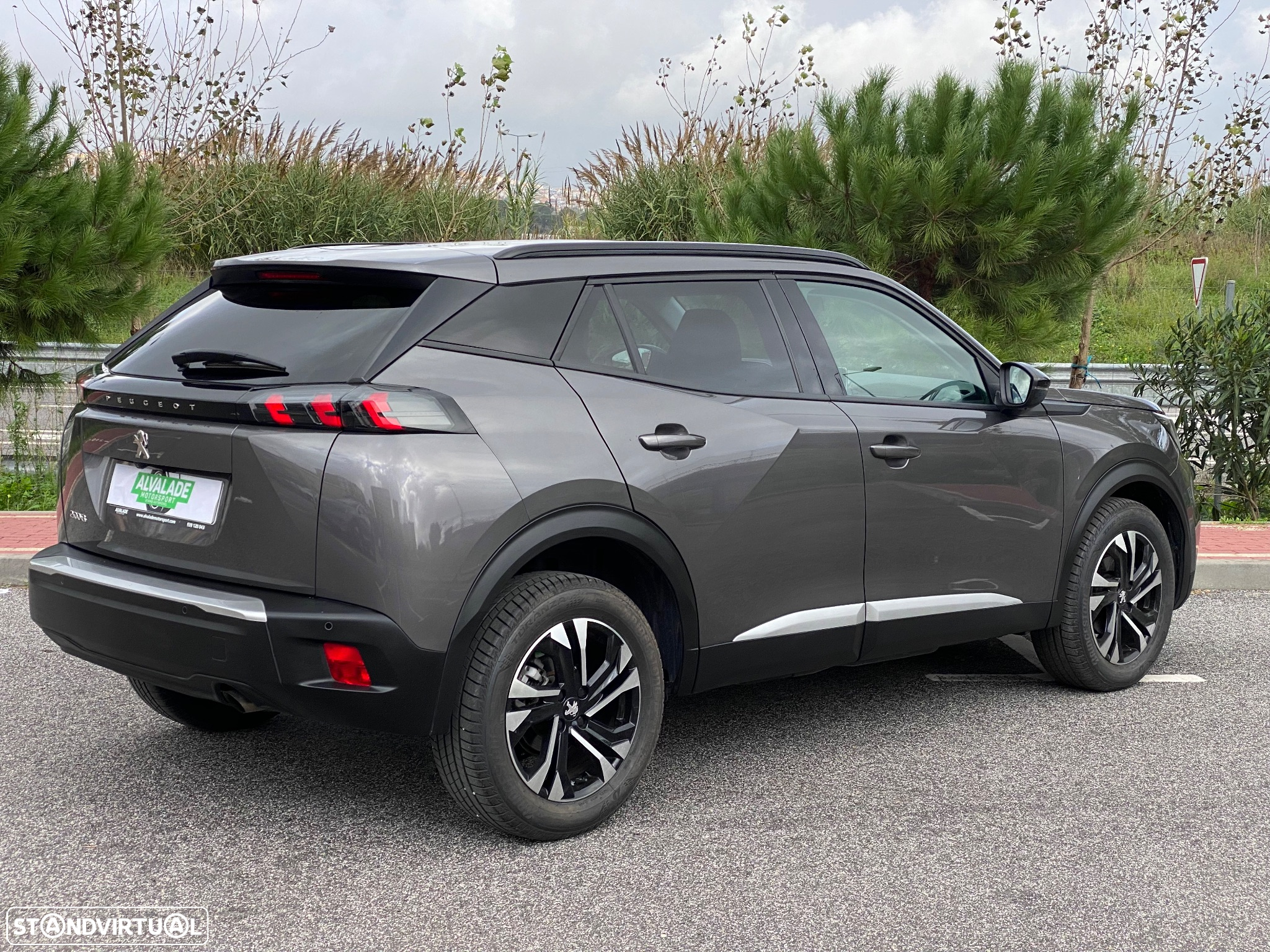 Peugeot 2008 1.2 PureTech Allure Pack - 5