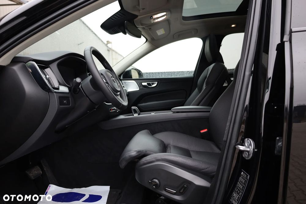 Volvo XC 60 B5 B AWD Ultimate Dark - 21