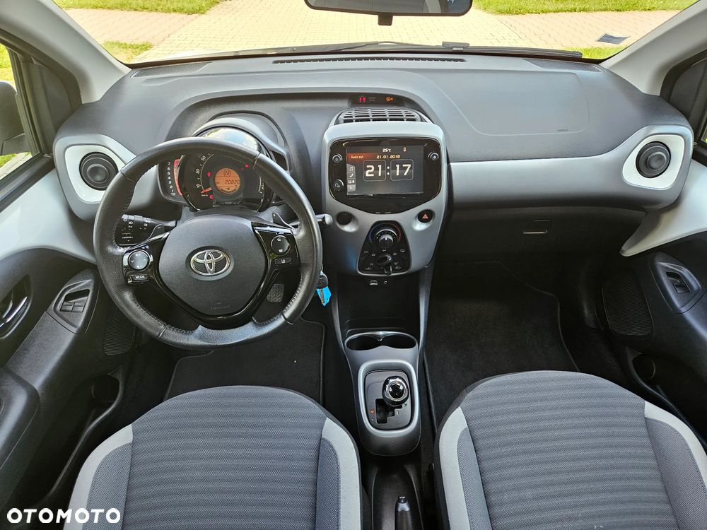 Toyota Aygo x.shift x-play connect - 16