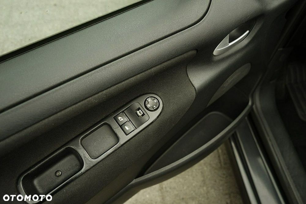Peugeot 207 - 15