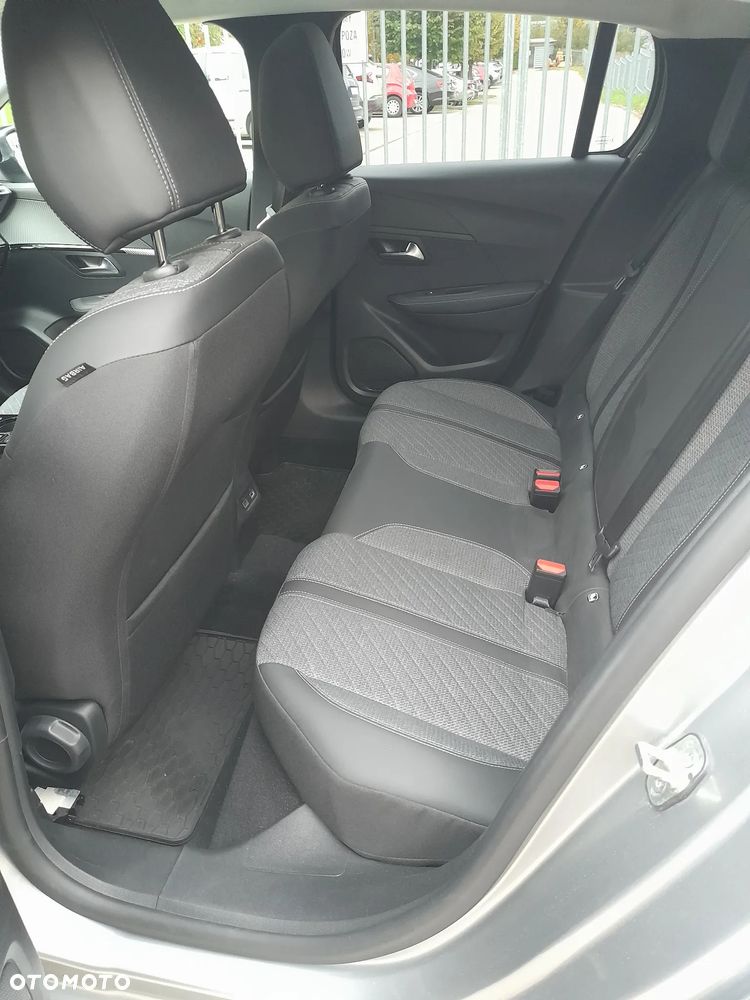 Peugeot 208 - 13
