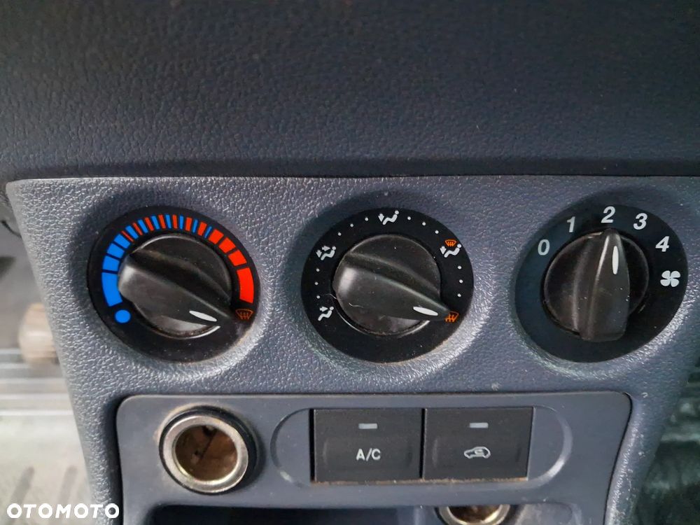 Ford Transit Connect - 8