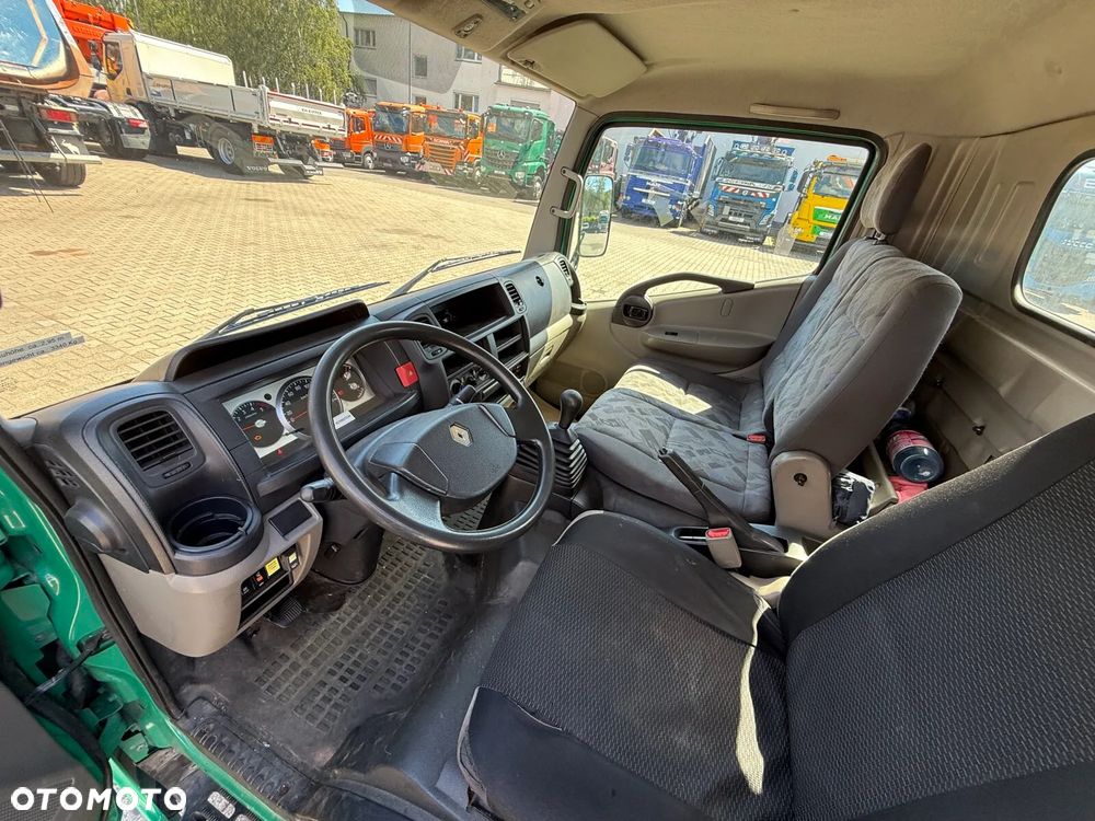 Renault Maxity - 8