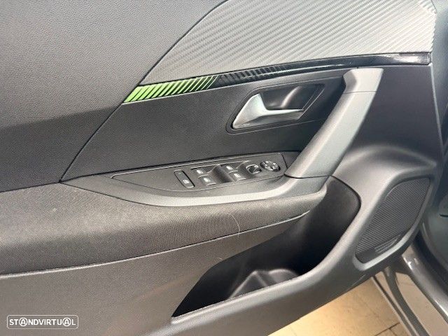 Peugeot 2008 1.2 PureTech Active Pack - 12