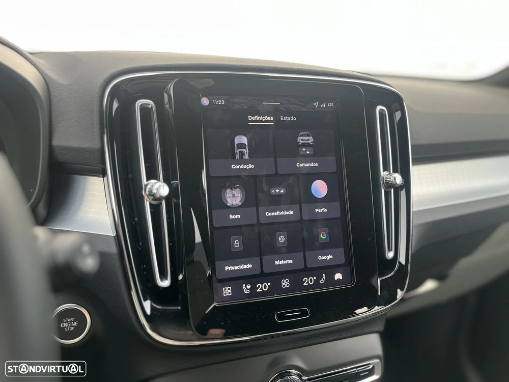 Volvo XC 40 2.0 B3 Black Edition - 32