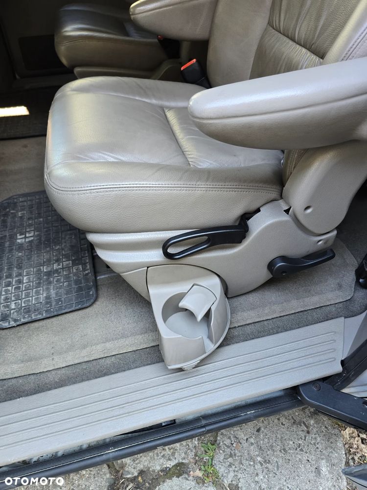 Chrysler Grand Voyager 3.3L Limited - 28