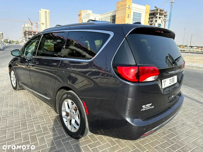 Chrysler Pacifica - 5