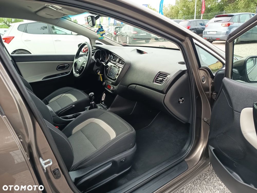Kia Ceed 1.6 GDI Dream Team Edition - 30