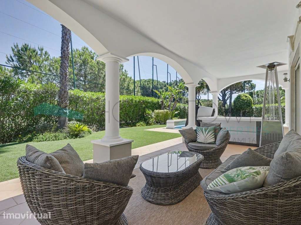 Prestigiada Moradia Familiar T5 - Coração do Golfe de Vila Sol - Grande imagem: 4/60