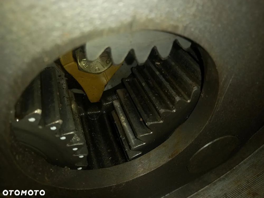 Zwolnica tylna lewa New Holland 6640 - 3