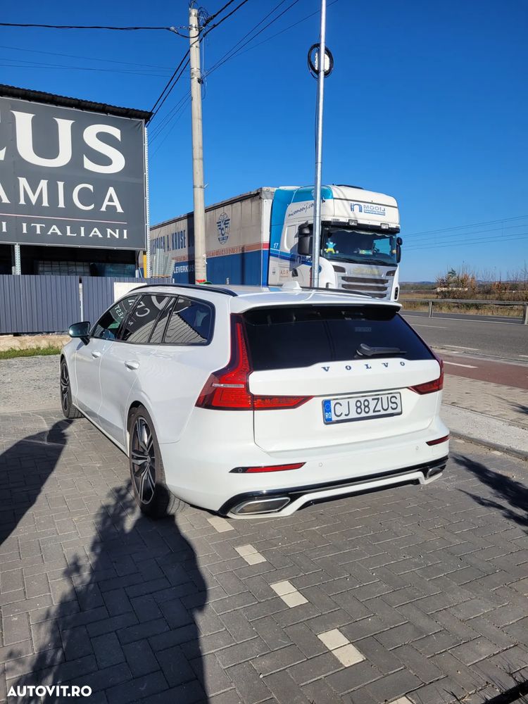 Volvo V60 D3 R-Design - 4