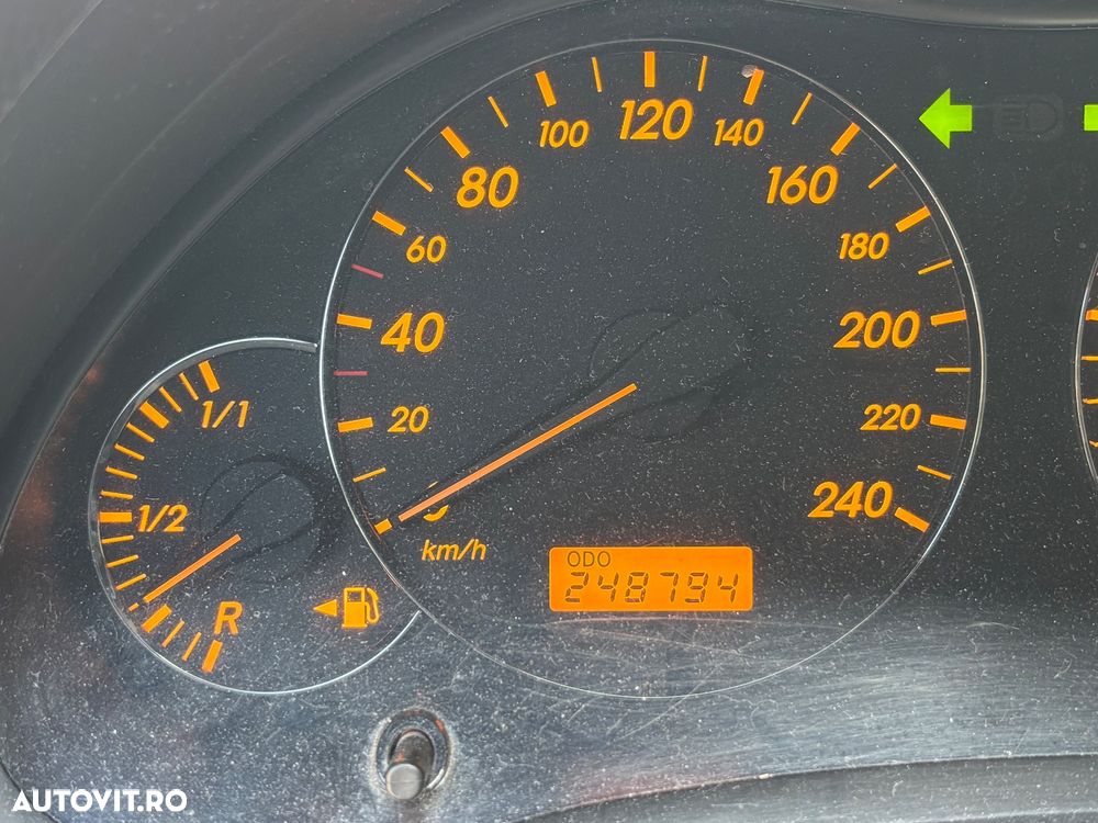 Toyota Avensis 2.0 D-4D Comfort - 11