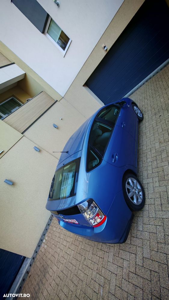 Toyota Prius (Hybrid) - 15