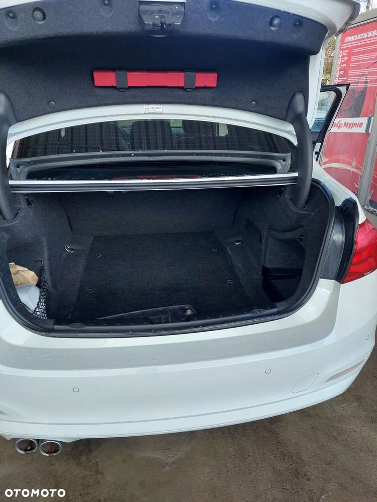 BMW Seria 3 320d Edition Luxury Line Purity - 9