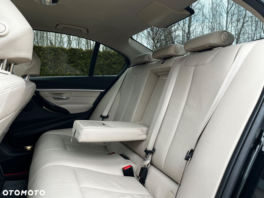 BMW Seria 3 320d xDrive Luxury Line sport - 35