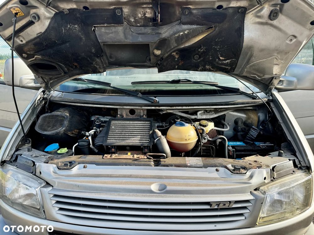 Volkswagen Multivan - 20