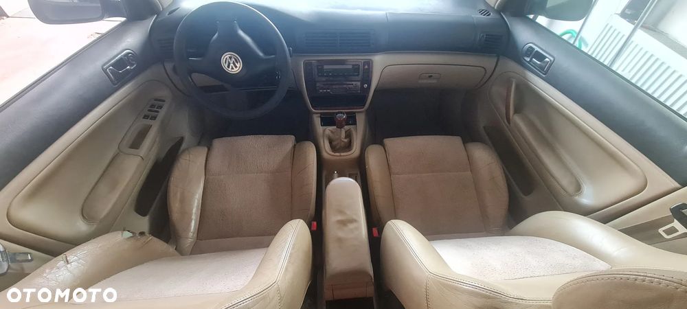 Volkswagen Passat 1.9 TDI Highline - 8