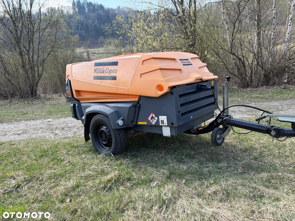 Atlas Copco XAS 97 Kompresor Śrubowy. Sprężarka. 5,5m3. Przyczepa mobilna jezdna do rejestracji. Silnik Deutz! jak Nowy 786 mtg. 2016rok. Import Norwegia! Chłodnica cyklonowa! NAOLEJACZ. Serwisowany w DEKRA Hamulec najazdowy. Opony z 2025roku. Zadbana Maszyna! OKAZJA - 27