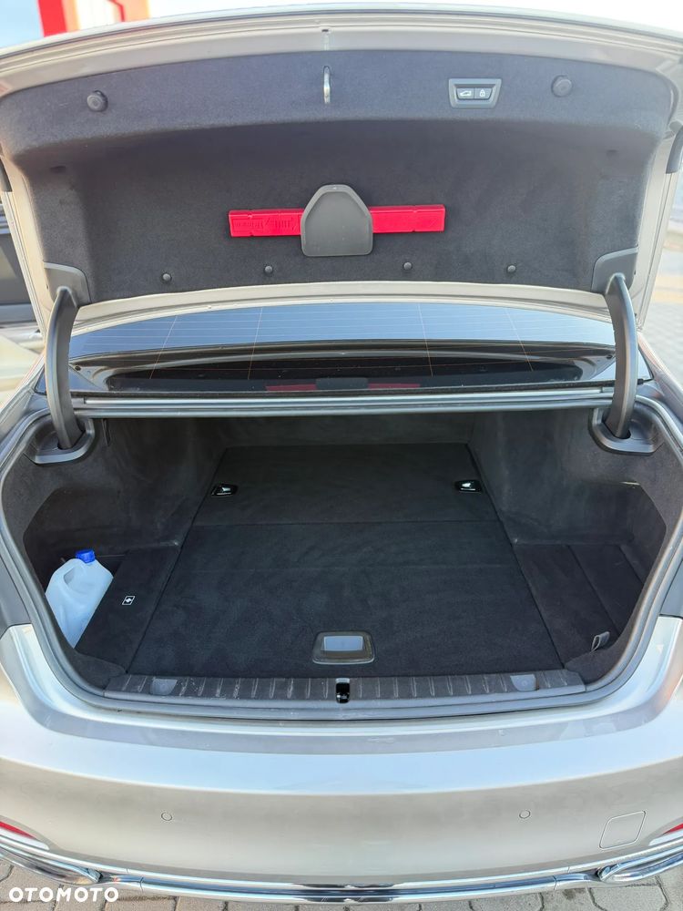 BMW Seria 7 740Li Edition Exclusive - 29