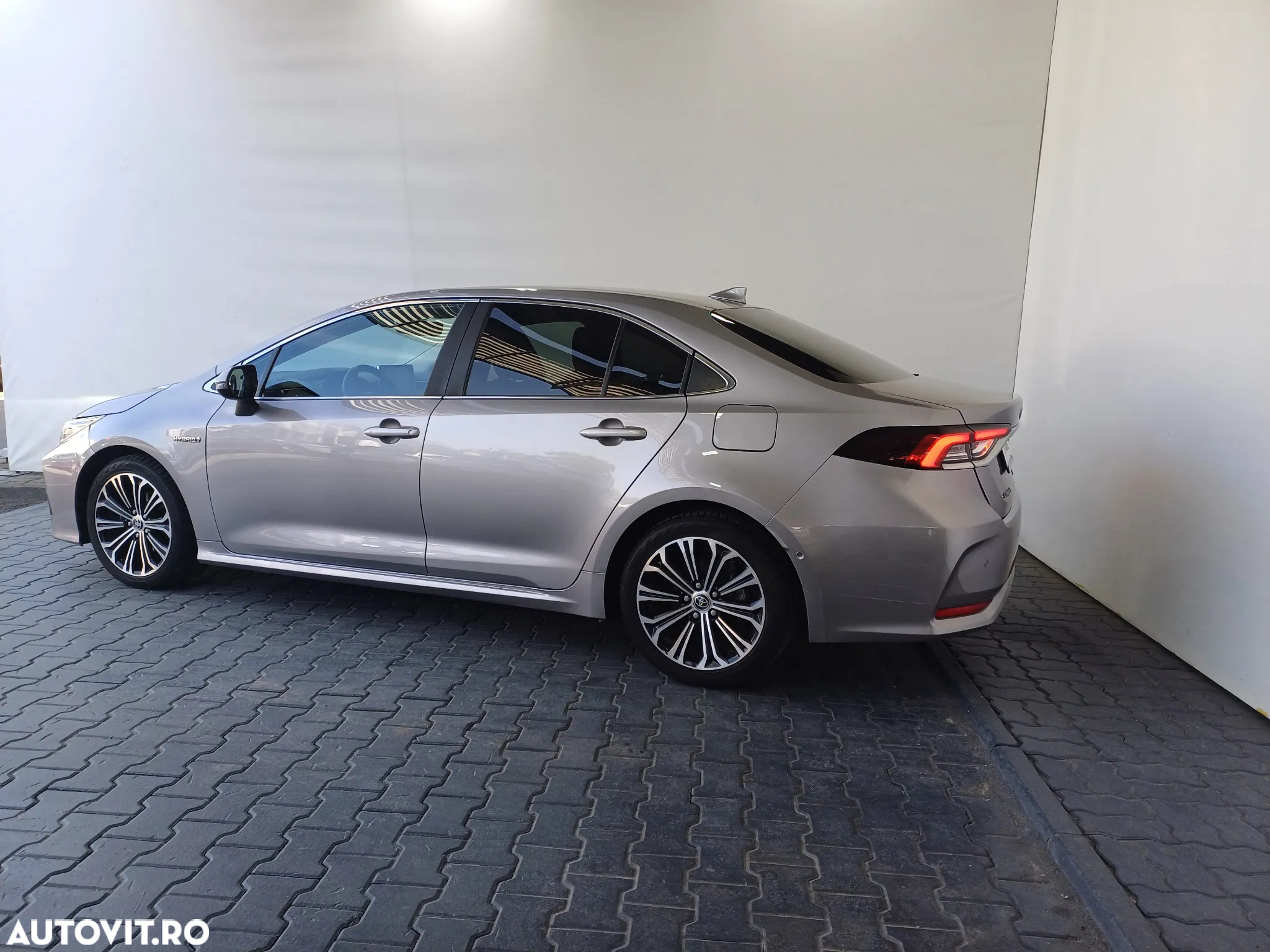 Toyota Corolla 1.8 HSD Dynamic - 3