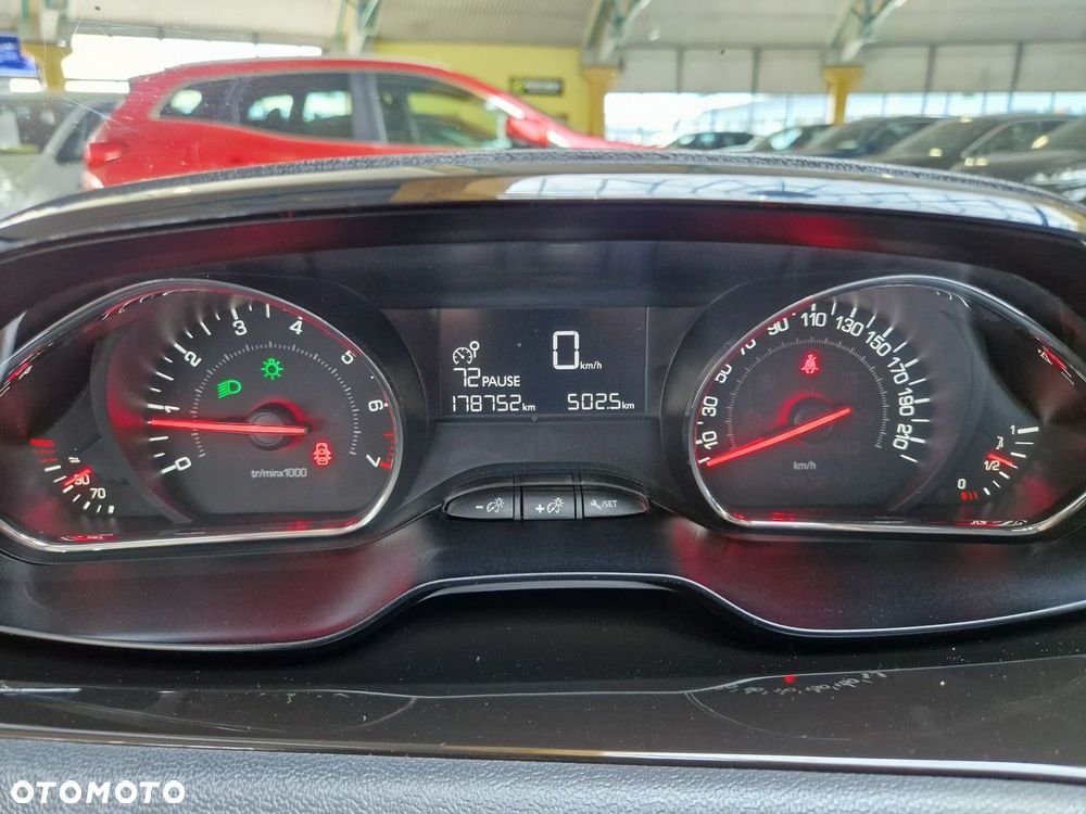 Peugeot 208 - 14