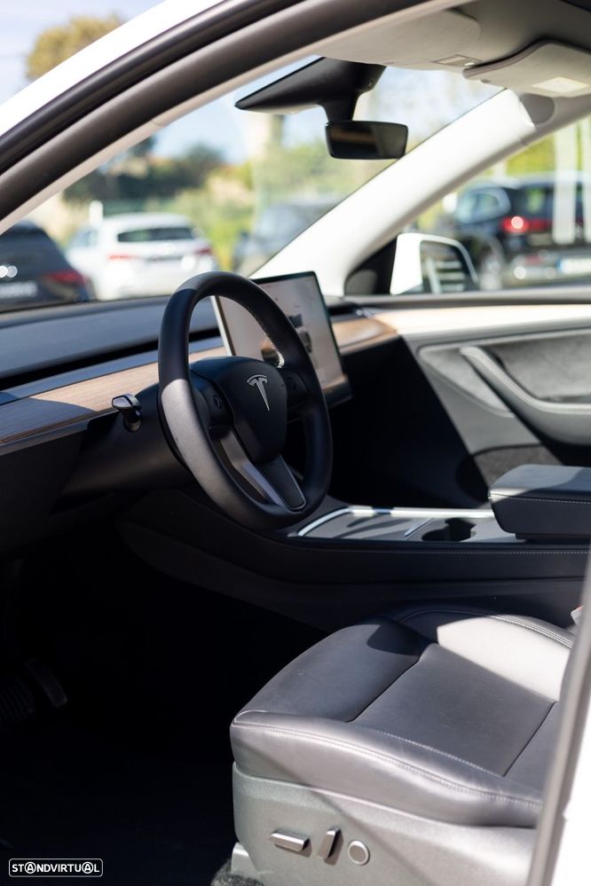 Tesla Model Y Standard RWD - 8