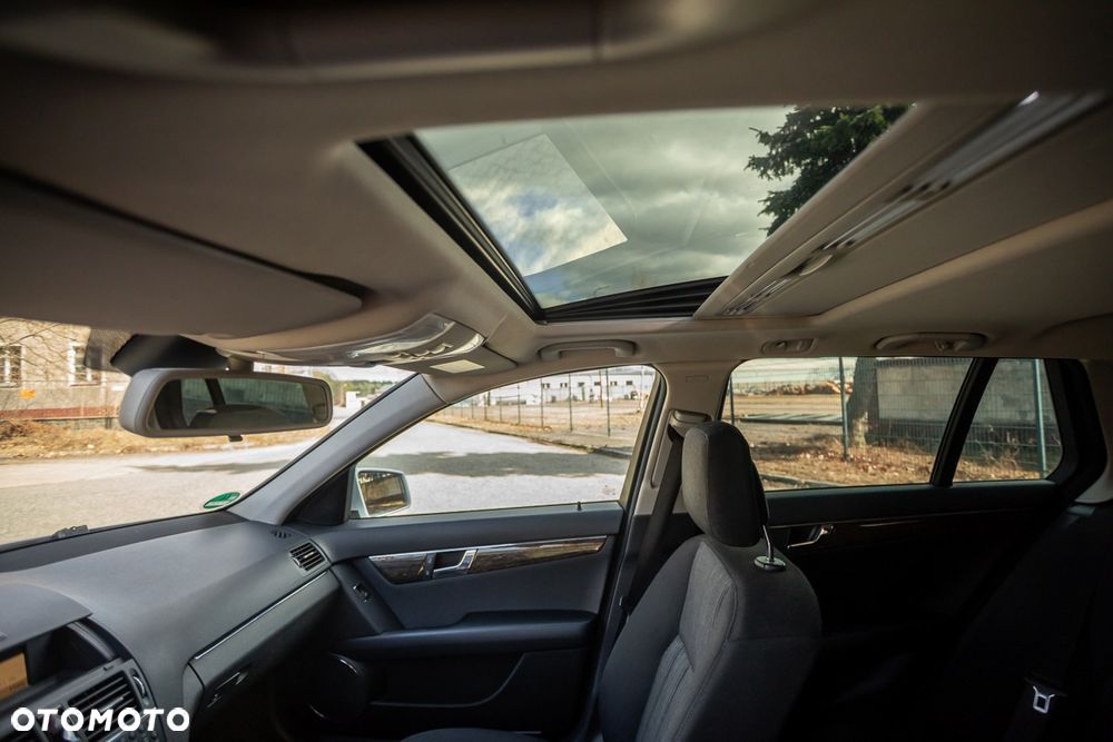 Mercedes-Benz Klasa C 180 BlueEFFICIENCY Elegance - 32