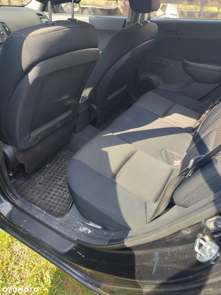 Hyundai i30 1.6 CRDi Base + - 7