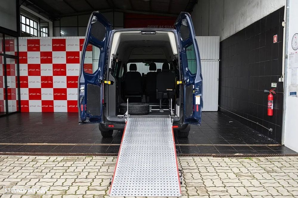 Ford Transit Custom Adaptada p/ 3 cadeiras de rodas - 22