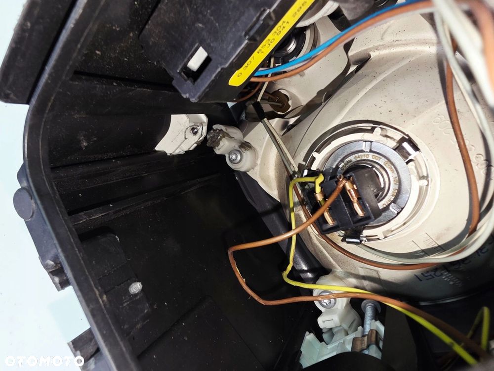 REFLEKTOR LAMPA LEWY PRZÓD EUROPA AUDI A3 8P DUŻY GRILL 8P0941003K 85/25 - 8