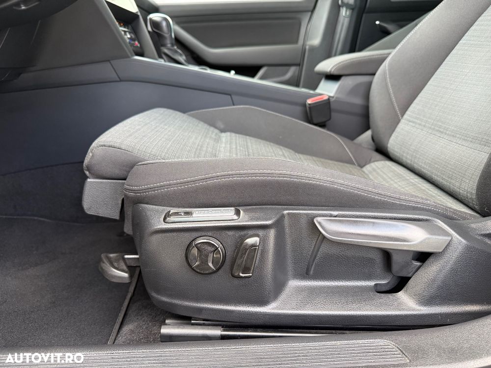 Volkswagen Passat 2.0 TDI SCR DSG Business - 13