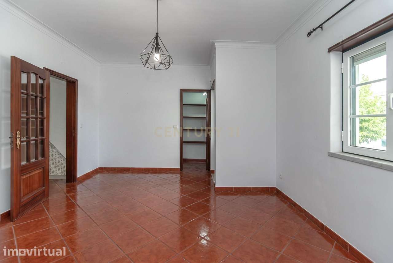 Moradia T2 no Centro de Évora (1º Andar) - Grande imagem: 4/38