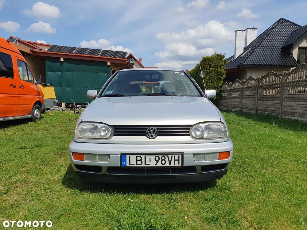 Volkswagen Golf 1.8 - 2