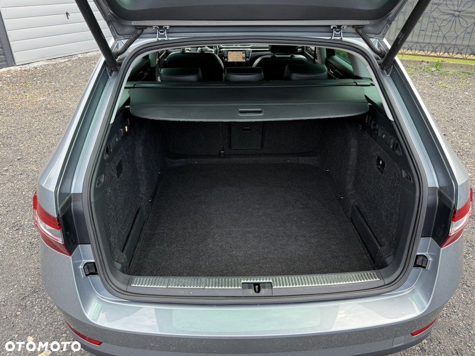 Skoda Superb 2.0 TSI L&K DSG - 38