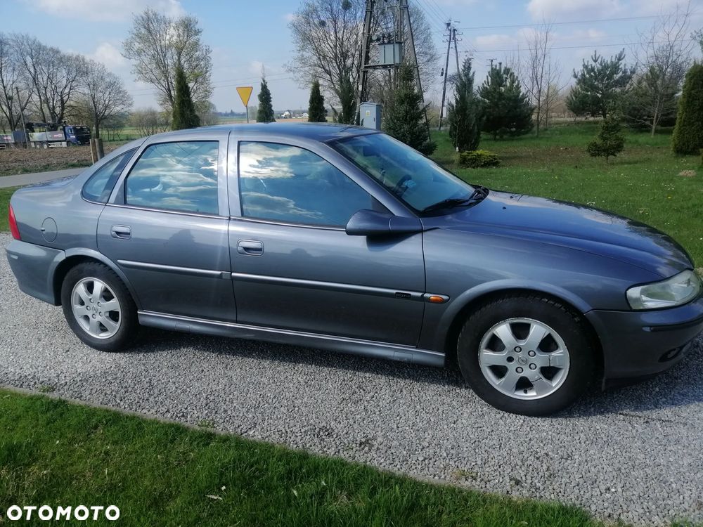 Opel Vectra 1.6 - 8