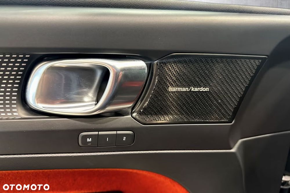Volvo XC 40 D4 AWD R-Design - 9