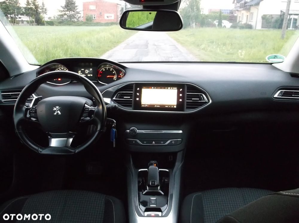 Peugeot 308 PureTech 130 GPF EAT8 Black Edition - 12