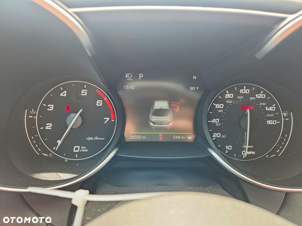 Alfa Romeo Giulia 2.0 Turbo 16V AT8-Q4 Veloce Ti - 12