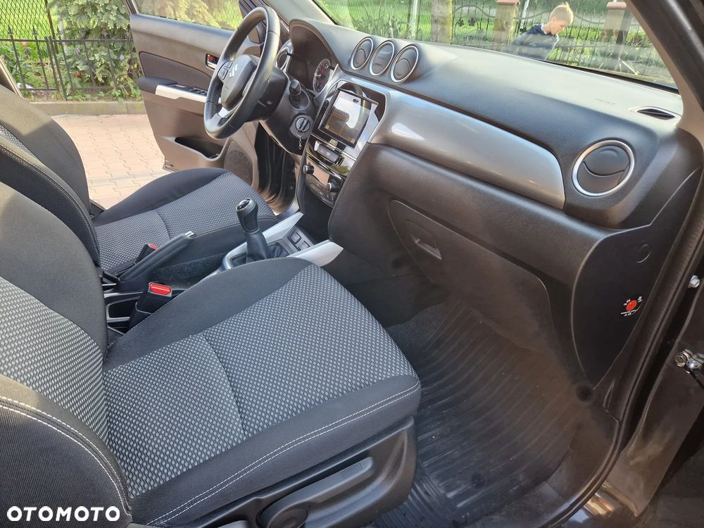 Suzuki Vitara 1.6 Premium 2WD - 24